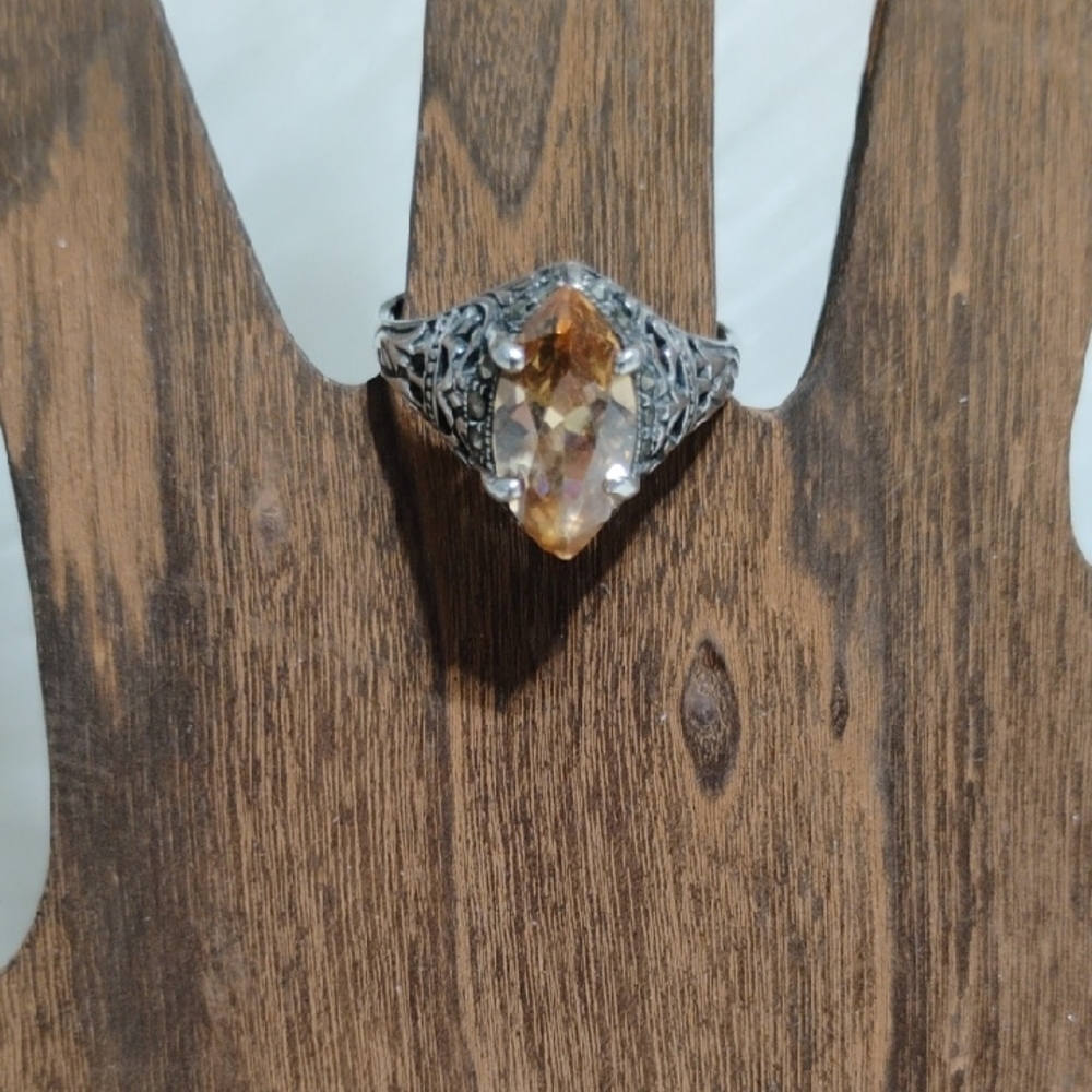 SALE! Intricate 925 Sterling Silver Marcasite & Citine Stone Ring - Picture 11 of 11